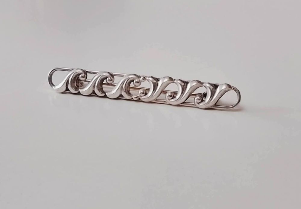 Veche brose din argint de 800, Art Deco