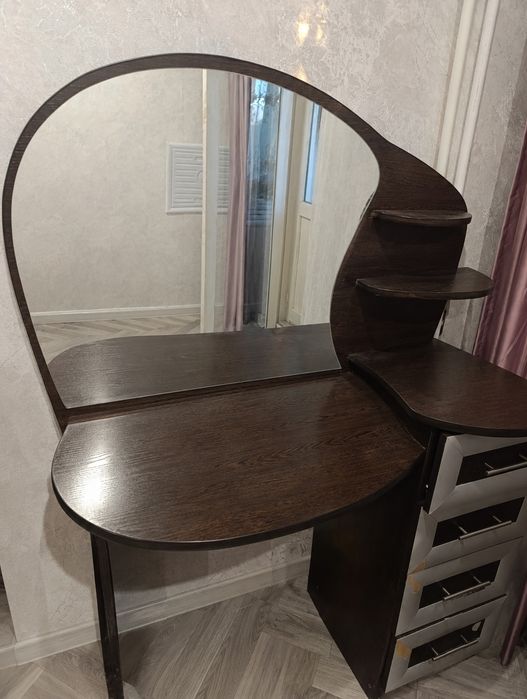 Продам спальный гарнитур