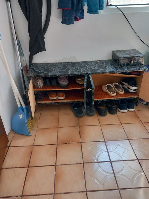 Шкафче за обувки запазено