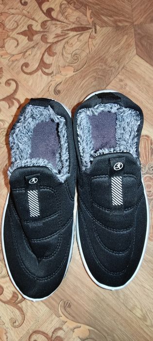 Женские кроссовки 38 р