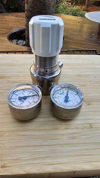 Vand regulator cu manometru