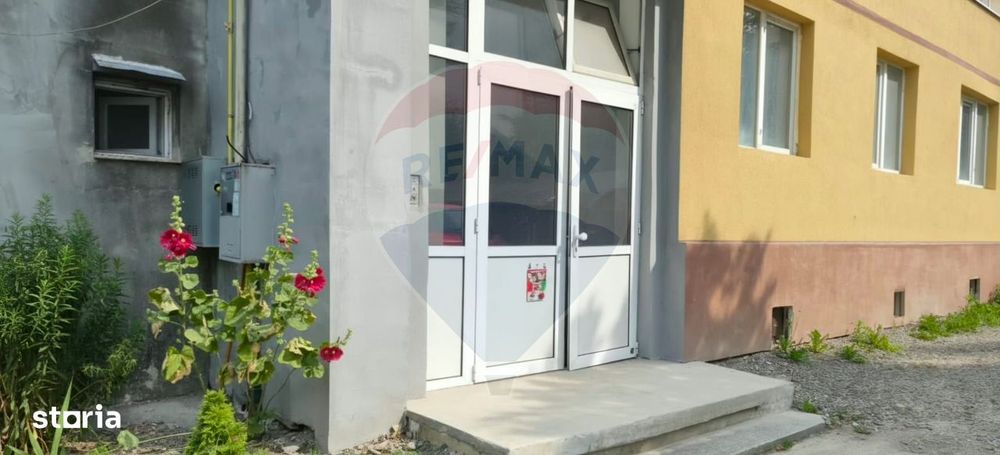 Apartament cu 3 camere de vânzare în zona Sud-Est