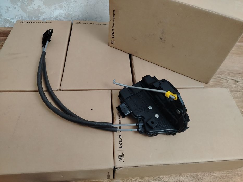 Замок двери Kia Cerato K3