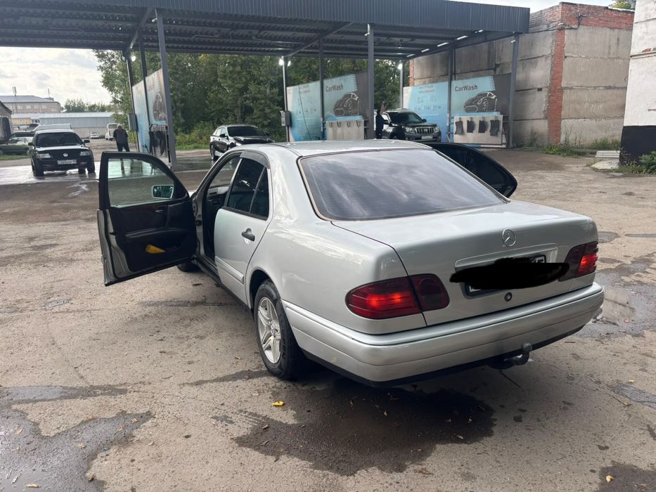 Продам машину. Мэрседес 210