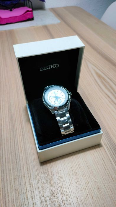 Чисто нов часовник Seiko с кутията.