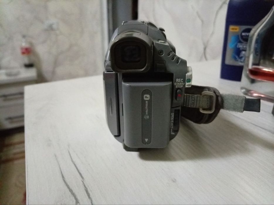 Камера сони факат зарядни сими йу