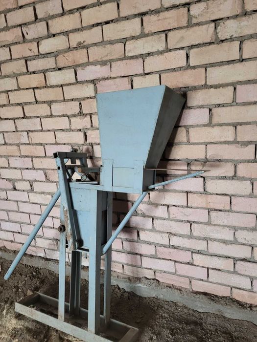 Станок для лего кирпичей