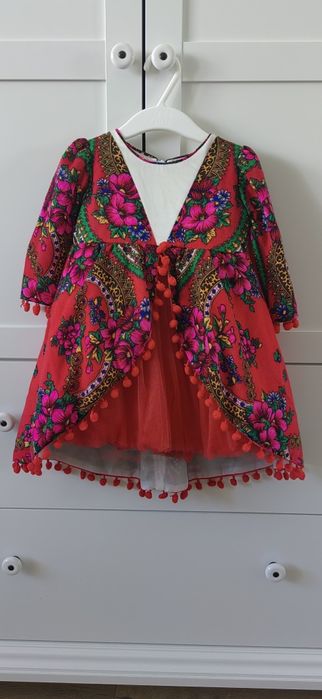 Rochiță / Rochie 1 an cu trena și motive traditionale