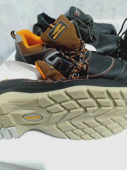 Продам рабочие обувь