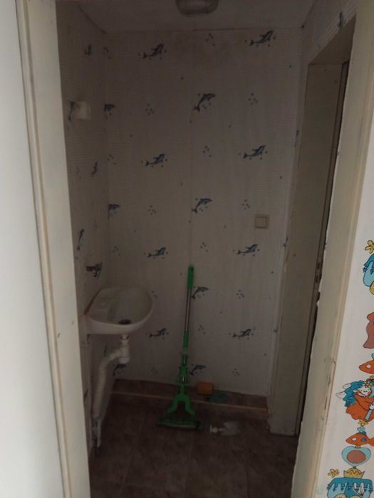 Продавам партерни търговски помещения