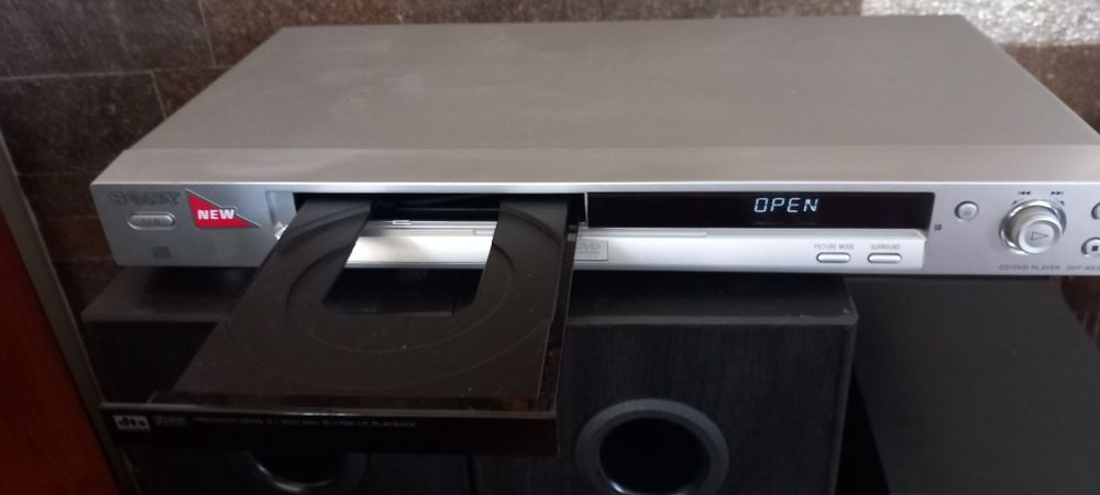 DVD- CD плеър SONY DVP-NS330