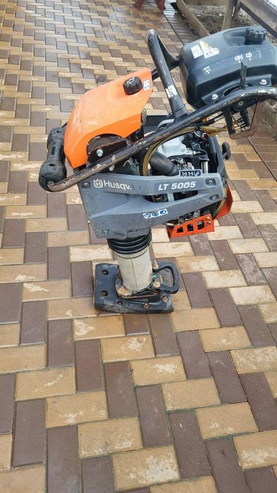 Mai compactor profesional Husqvarna LT 5005