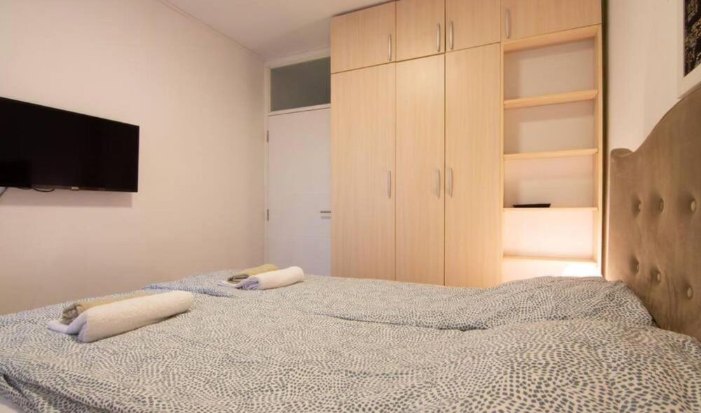 Дава се под наем Двустаен апартамент в София, Център - 71 кв.м за 523.26 € - Снимка #1