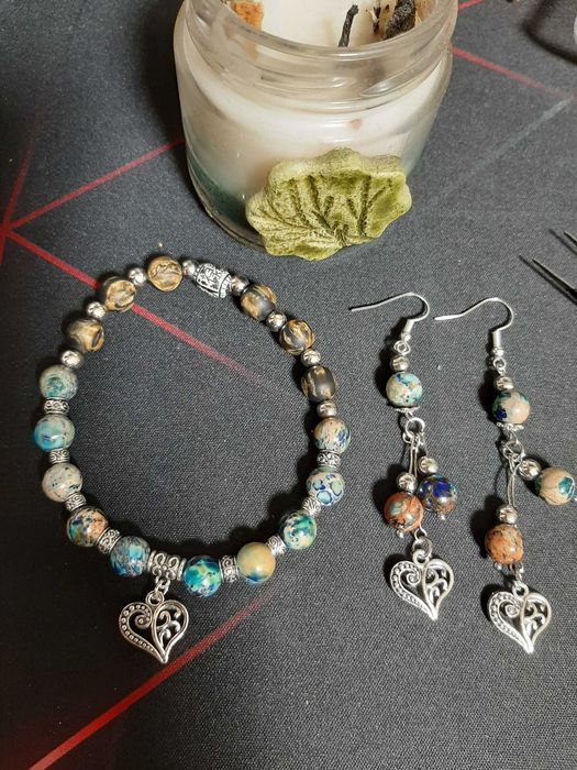 Гривни от полускъпоценни камъни. Подаръци за коледа.