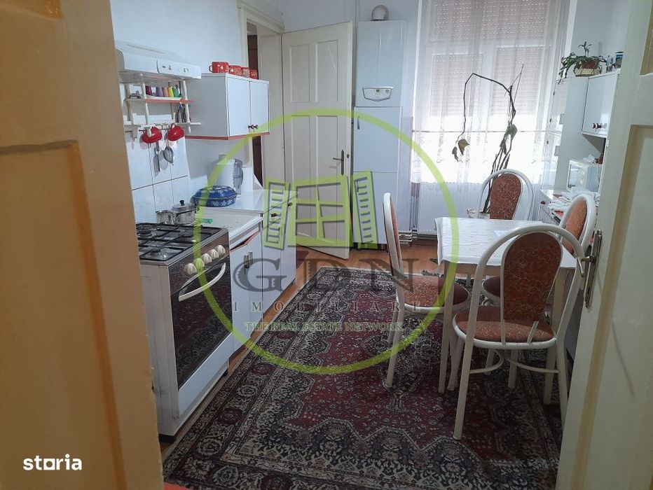 Apartament 2 camere de vanzare la casa  str.Plopului  Fagaras  jud. Br