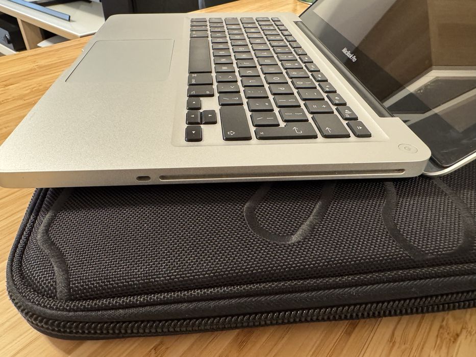 Macbook Pro 13” 2010 Intel 2.66Ghz 8GB RAM