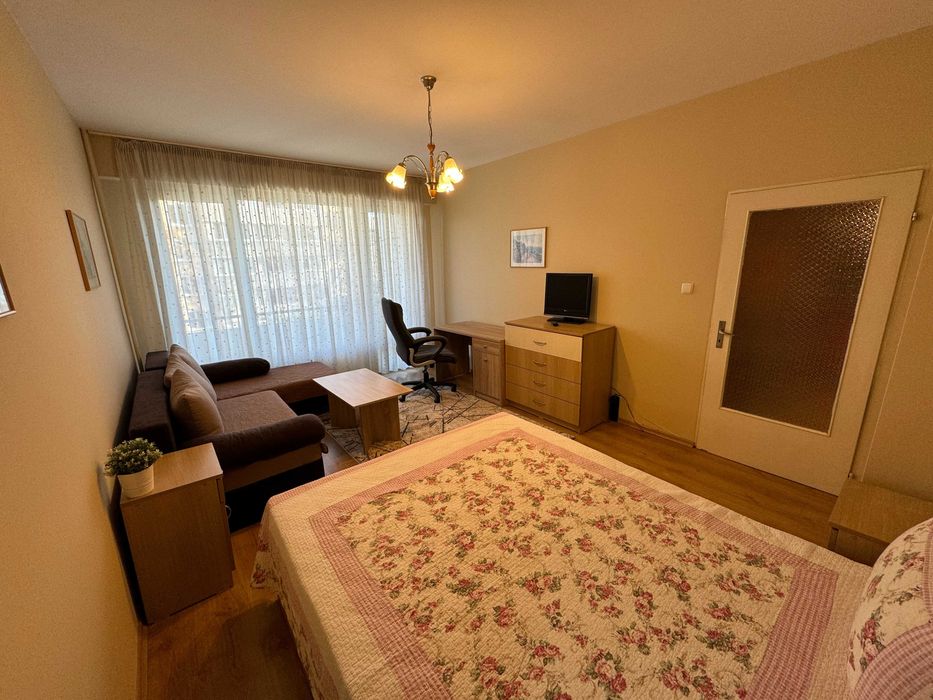 Дава се под наем Двустаен апартамент в София, Център - 52 кв.м за 425 € - Снимка #1