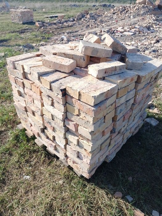 Продаю красный кирпич