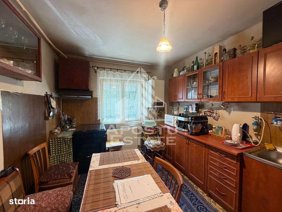 Apartament cu 3 camere de vanzare,decomandat , Zona Lipovei,Timisoara