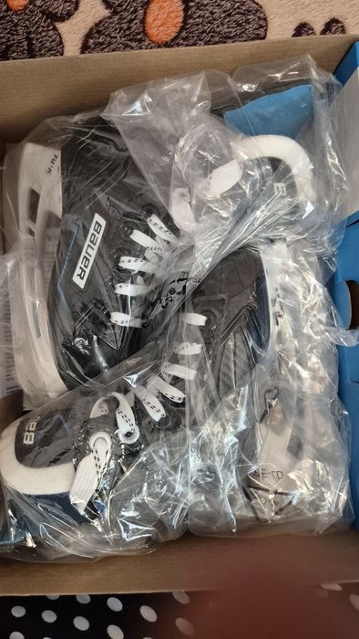 Коньки хоккейные