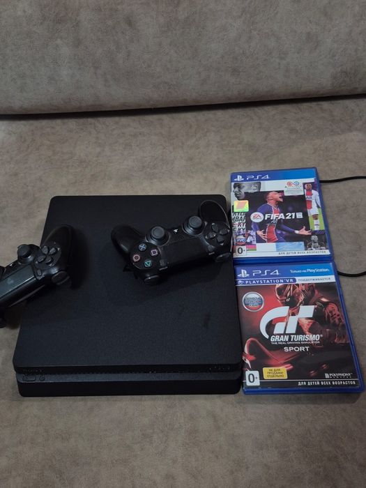 Playstation 4 slim