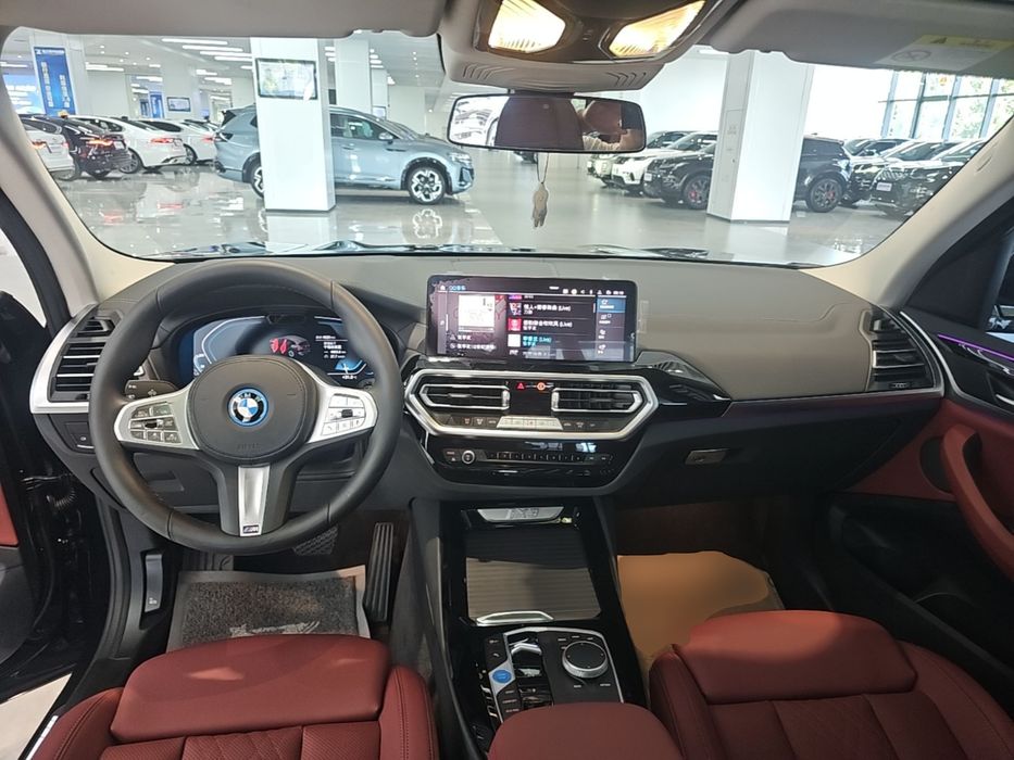 BMW iX3 2024 Leading Model электричка