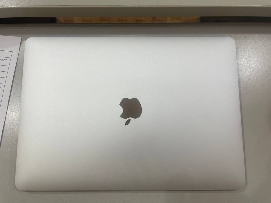 Apple MacBook Air 13 / M1 / 8гб / 256гб
