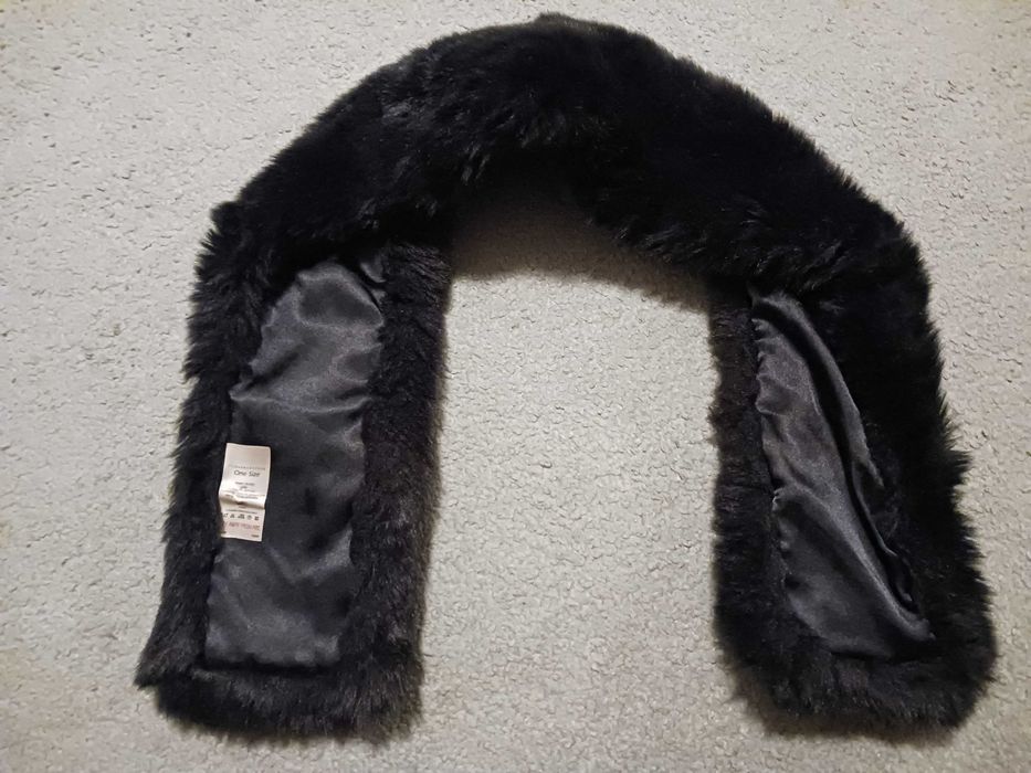Чурен пух за качулка или черен пухен шал