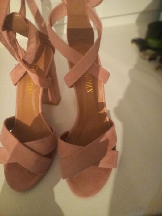 Босоножки летние