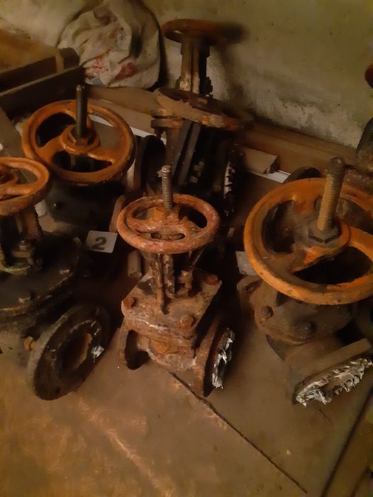Задвижки б/у. Продам.
