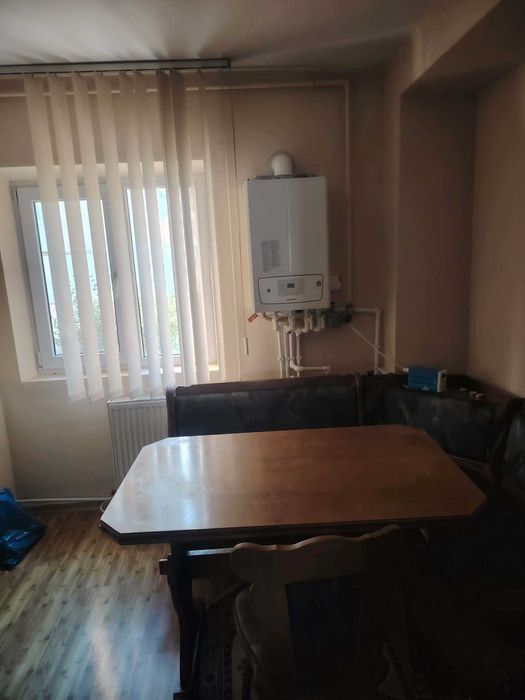 De închiriat Apartament 4 Cam.