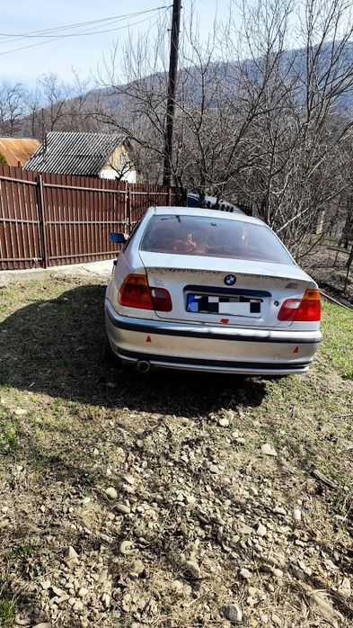 Vând BMW e46 pentru dezmembrat.