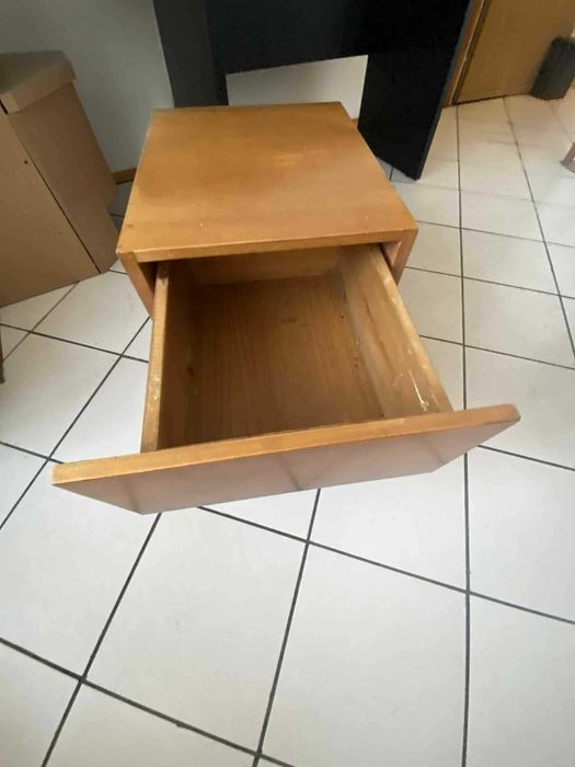 Нощно шкафче 37×47×47 см – 30 лв, София, кв. Стрелбище