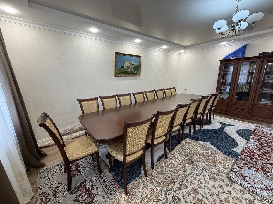 Стол и стулья в отличном состоянии