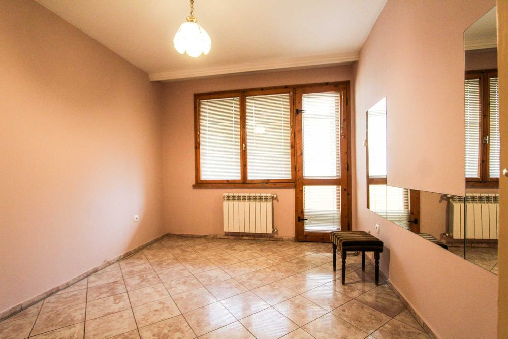 Дава се под наем Многостаен апартамент в София, Оборище - 146 кв.м за 1425.96 € - Снимка #10