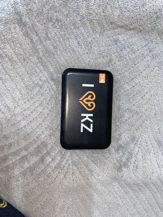 Продам Pour bank отлично заряжает