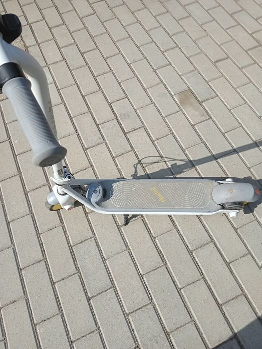 VAND trotinetă electrică perfect funcțională DAR FĂRĂ INCĂRCĂTOR