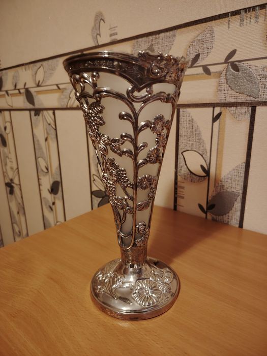 Продам вазу из мельхиора