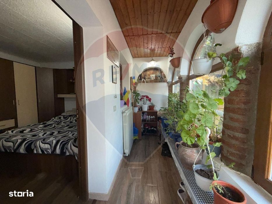 Casa cu teren de vanzare Golesti-Ramnicu Valcea / Manastirea Filimon