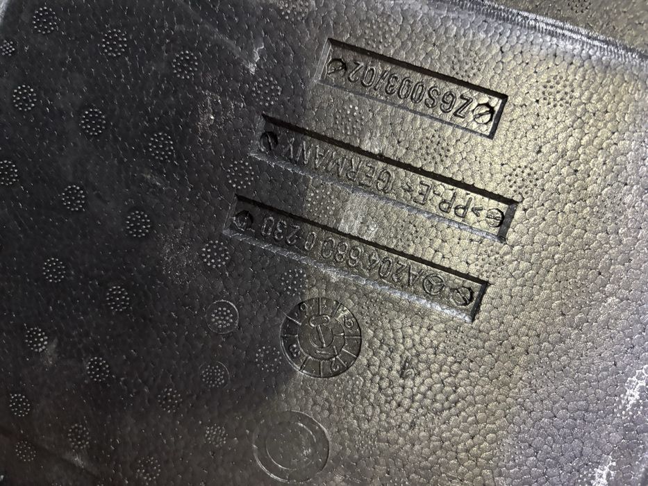 органайзер/аксесоари/разделител/мрежа за mercedes benz w204