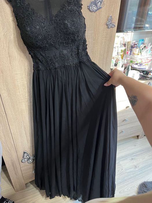 Черна абитуриентска рокля на Стоян Радичев.