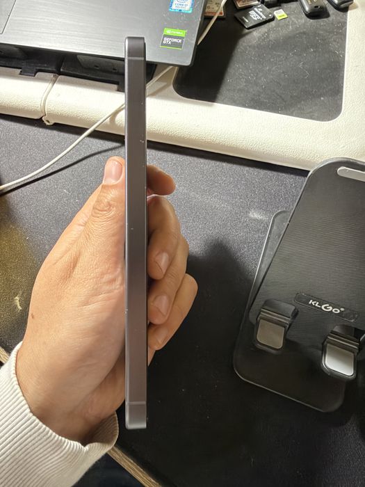 Продавам Samsung Galaxy S24 FE 256gb 8gb Ram