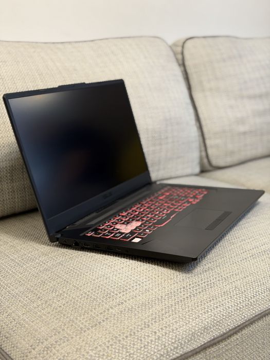 Laptop Asus TUF Gaming cu CUTIE F17 FX706HCB