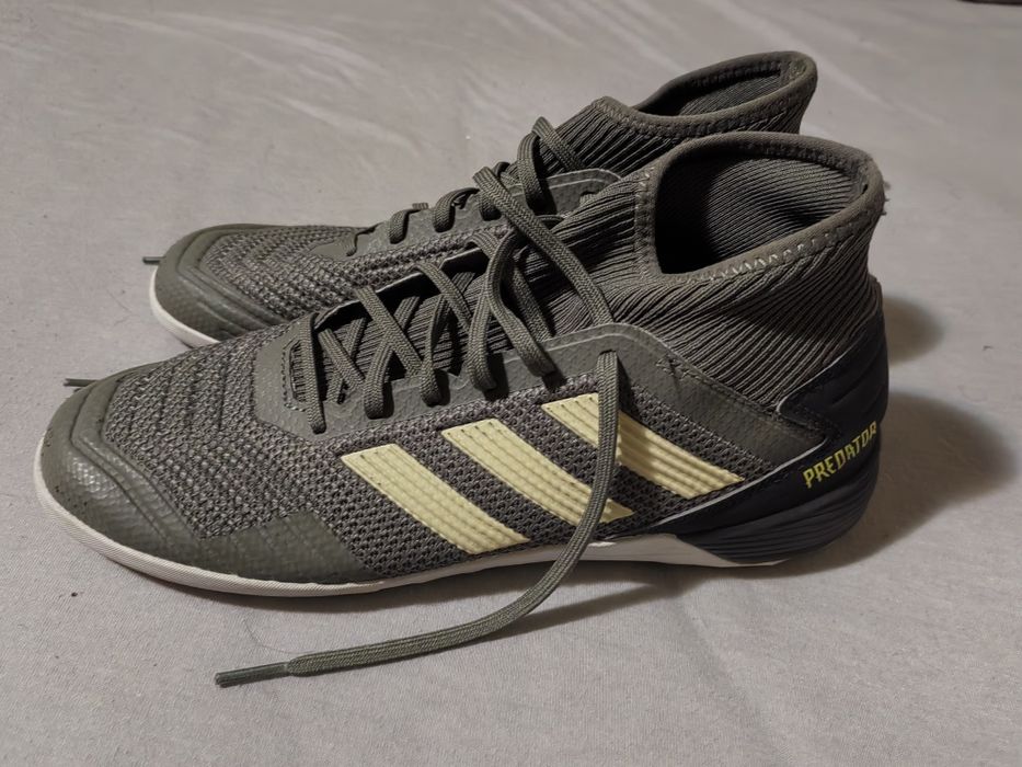 Ghete fotbal Adidas Predator  mărimea 41