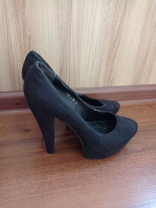 Продам женские туфли