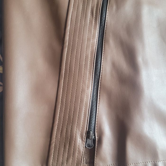 Кожена кафява пола