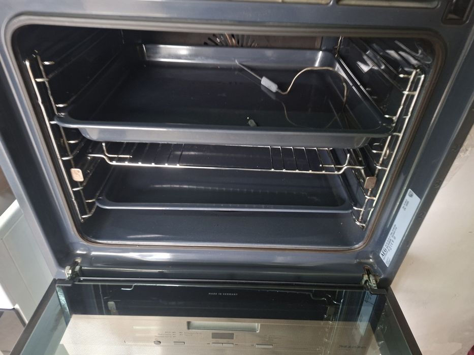 Фурна за вграждане AEG