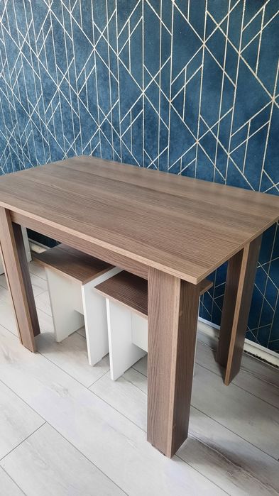 Продам стол с табуретками