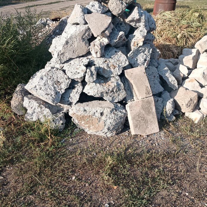 Отдам даром бой пеноблока и пушонки