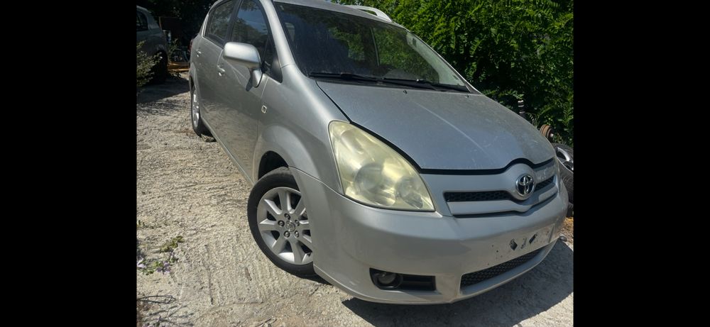 Toyota Corolla Verso на части d4d